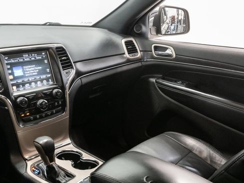 Used 2017 Jeep Grand Cherokee Limited AWD/4WD image 12