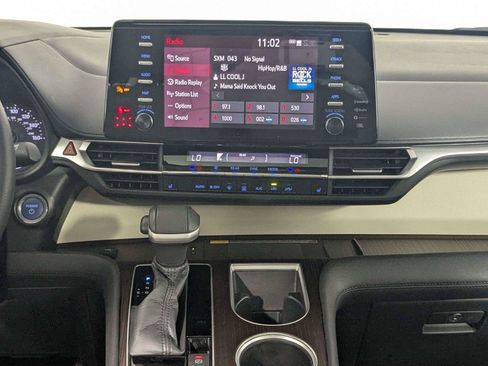 Used 2021 Toyota Sienna XLE w/ XLE Plus Package FWD image 42