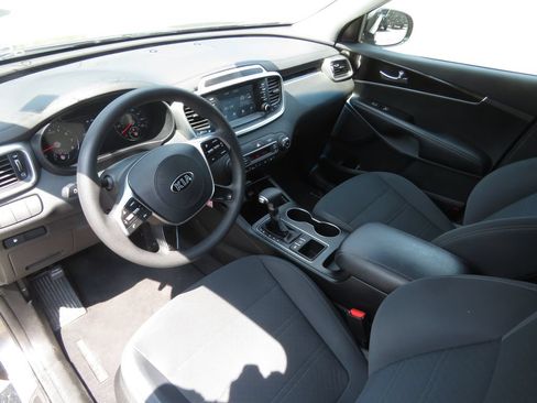 Used 2019 Kia Sorento AWD V6 image 11