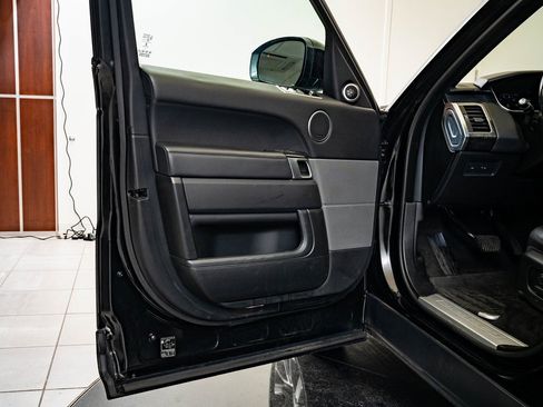 Used 2020 Land Rover Range Rover Sport HSE image 28