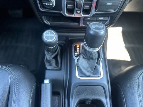 Used 2020 Jeep Wrangler Unlimited Sahara image 17