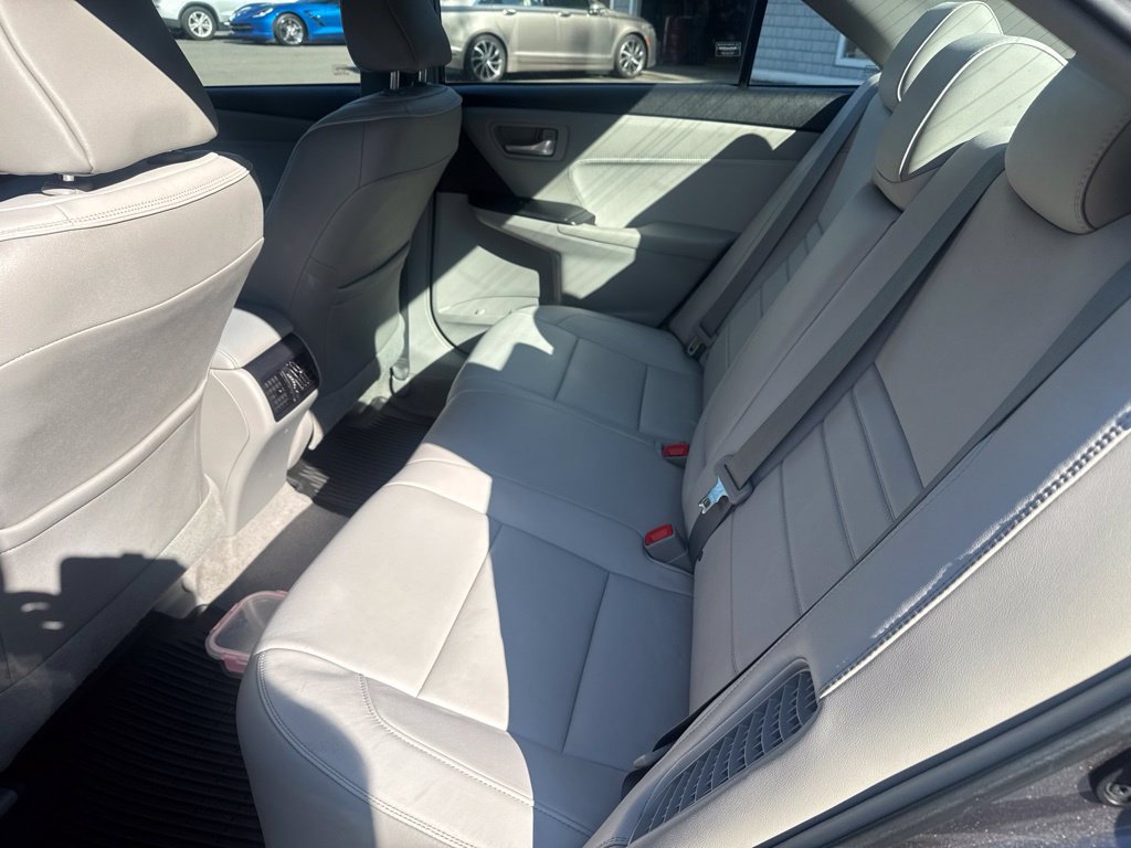 Used 2015 Toyota Camry XLE w/ Moonroof Package FWD image 29