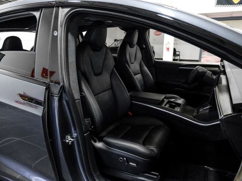 Used 2022 Tesla Model X image 27