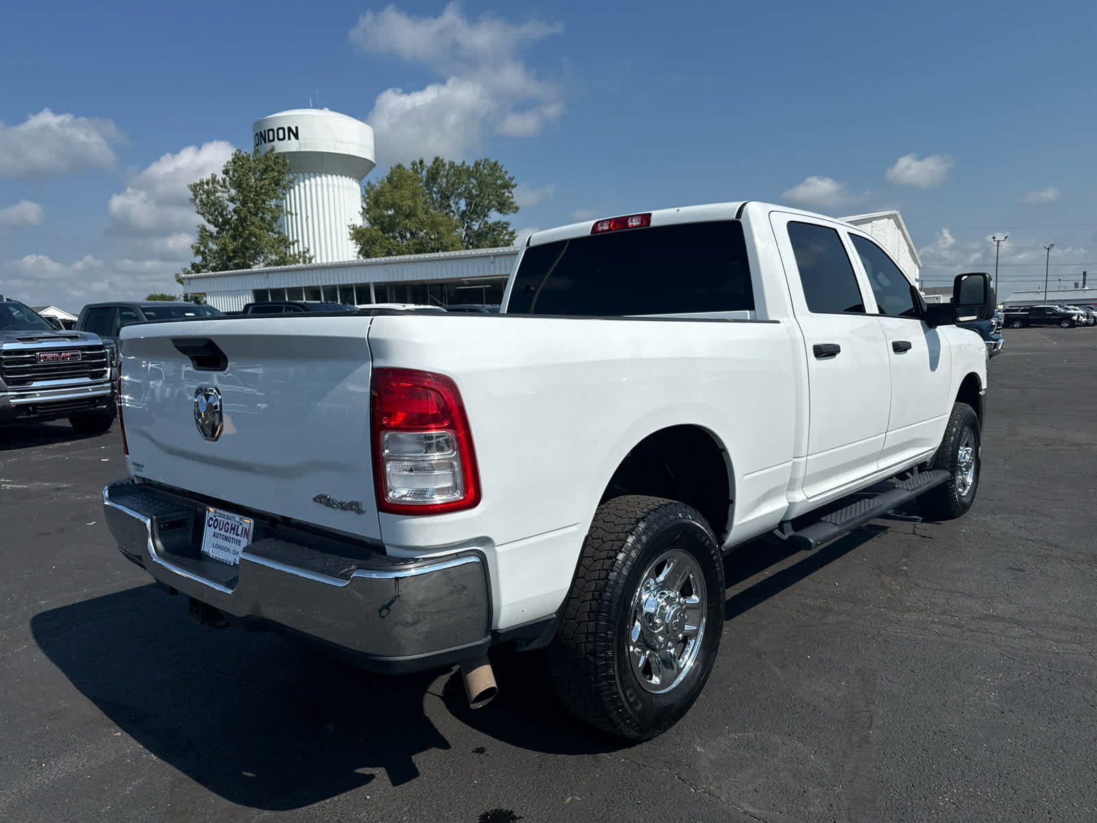 Used 2023 RAM 2500 Tradesman w/ Chrome Appearance Group AWD/4WD image 5