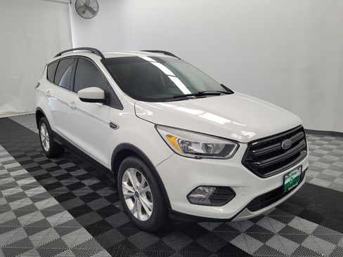 Used 2018 Ford Escape SE w/ SE Sync 3 Package FWD image 13
