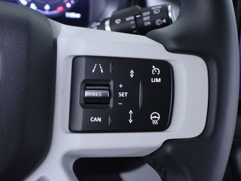 Used 2025 Land Rover Defender 110 S image 21