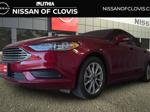Used 2017 Ford Fusion SE w/ Fusion SE Technology Package FWD image 1
