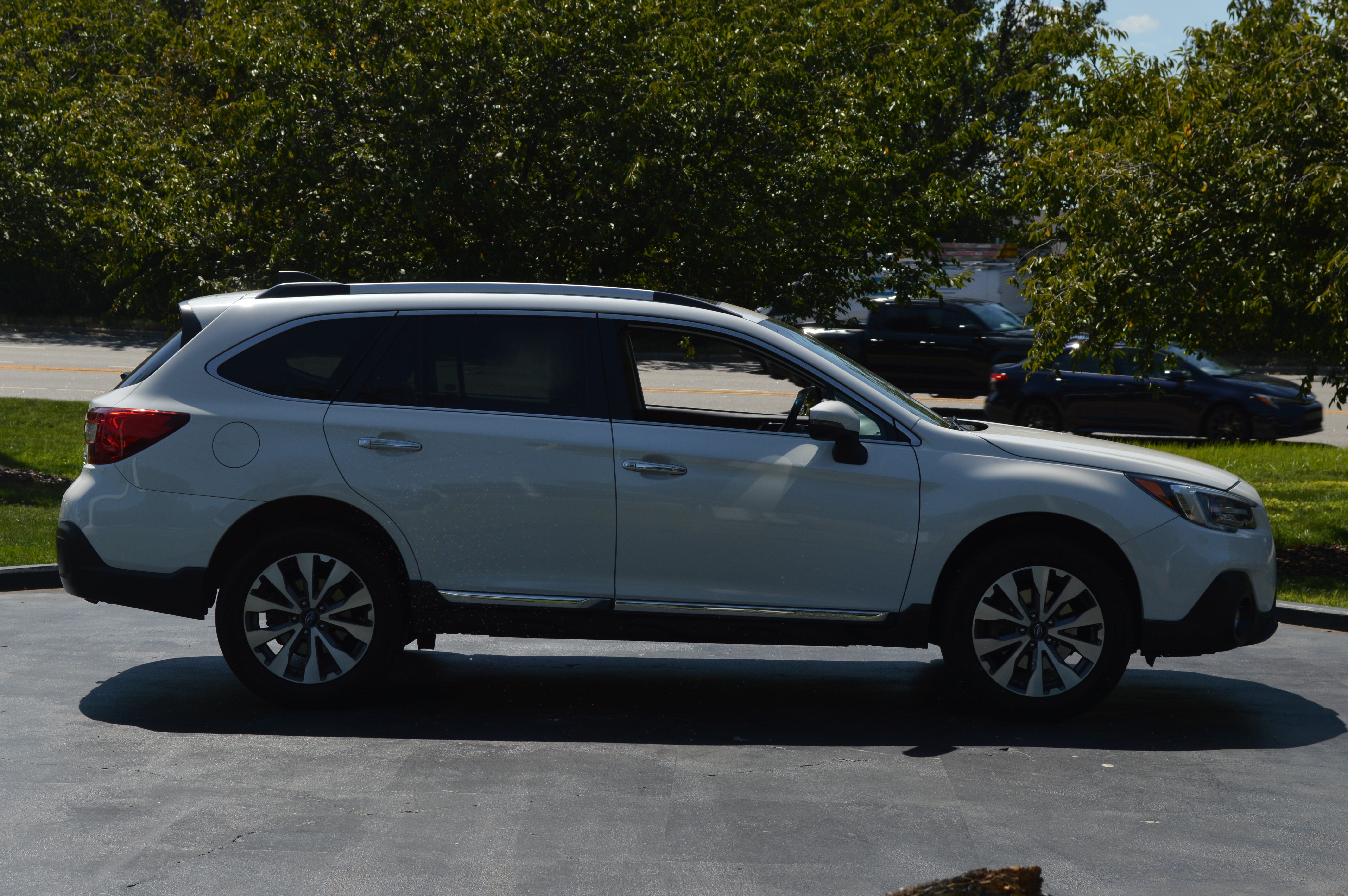 Used 2019 Subaru Outback 3.6R Touring w/ Popular Package #3A AWD/4WD image 12