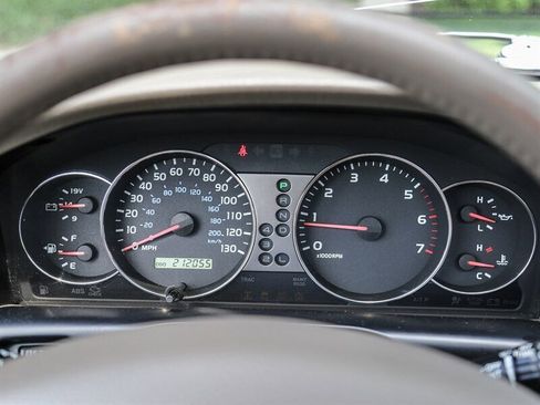 Used 2003 Toyota Land Cruiser image 36