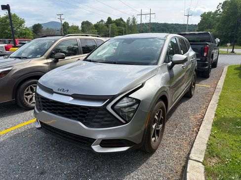 Used 2023 Kia Sportage LX FWD image 3