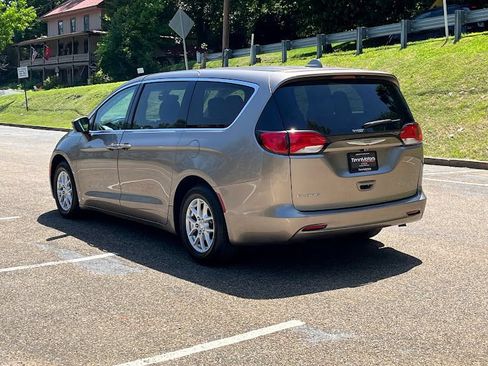 Used 2017 Chrysler Pacifica Touring FWD image 23