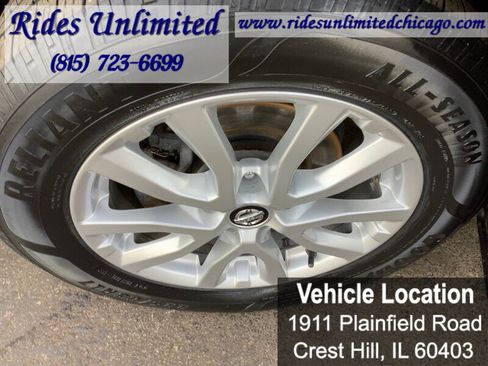 Used 2017 Nissan Rogue SV w/ SV Premium Package image 40