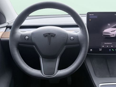 Used 2024 Tesla Model Y Long Range AWD/4WD image 57