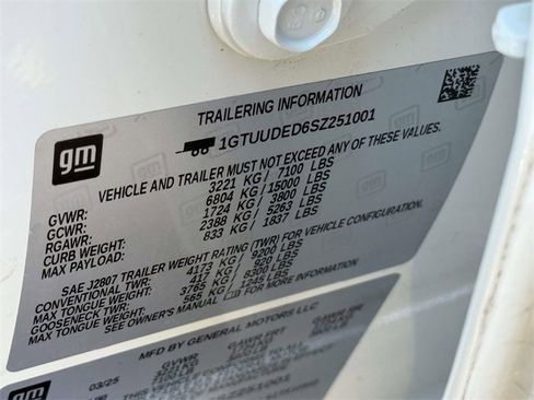 Certified 2025 GMC Sierra 1500 SLT image 25