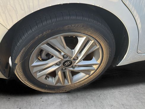 Used 2020 Hyundai Elantra SEL FWD image 20