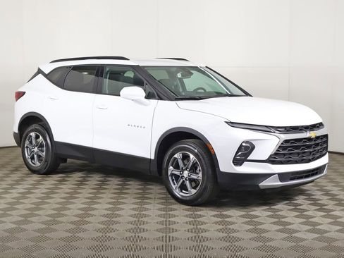 Used 2023 Chevrolet Blazer LT w/ Convenience Package FWD image 2