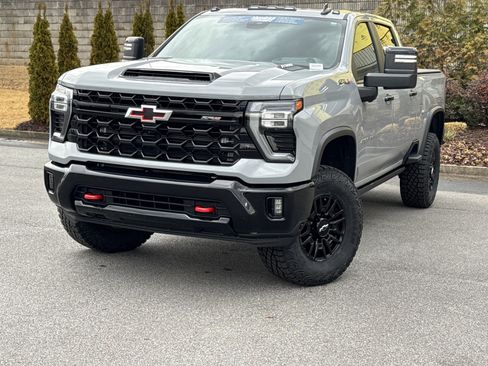 Used 2024 Chevrolet Silverado 2500 ZR2 w/ Technology Package image 5