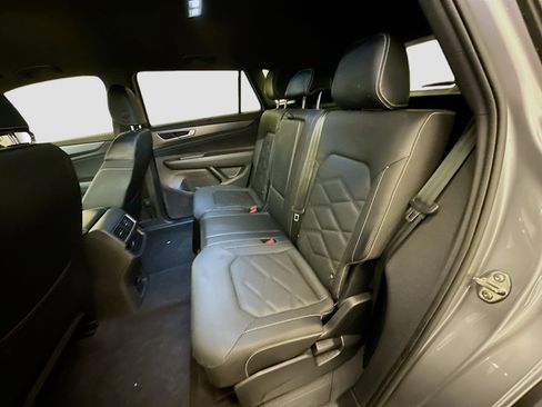 Used 2025 Volkswagen Atlas Cross Sport SE image 29