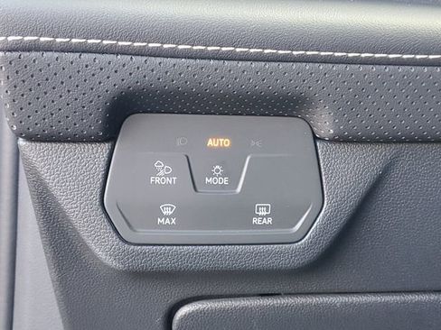 Used 2024 Volkswagen Atlas SE image 17