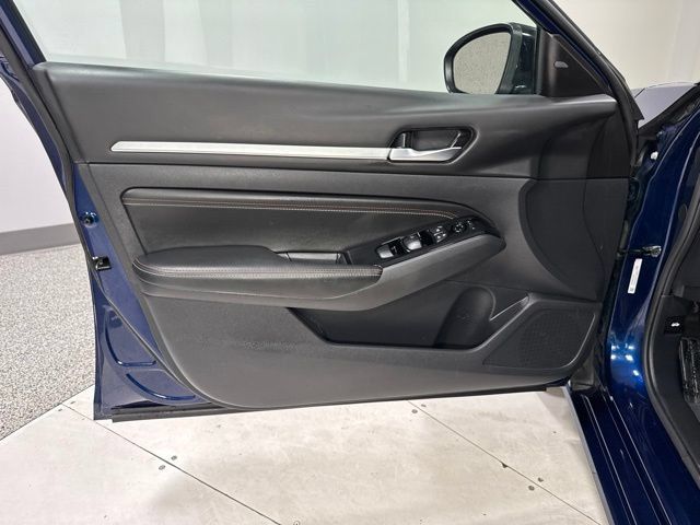 Used 2023 Nissan Altima 2.5 SR w/ SR Premium Package FWD image 12