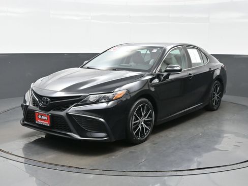 Used 2024 Toyota Camry SE w/ Audio Upgrade Package FWD image 2
