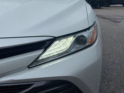 Used 2018 Toyota Camry XLE FWD image 9