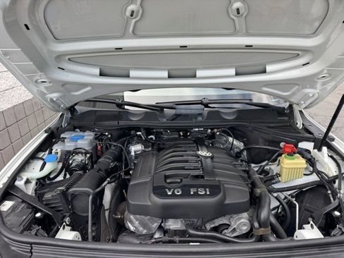 Used 2016 Volkswagen Touareg Sport AWD/4WD image 5