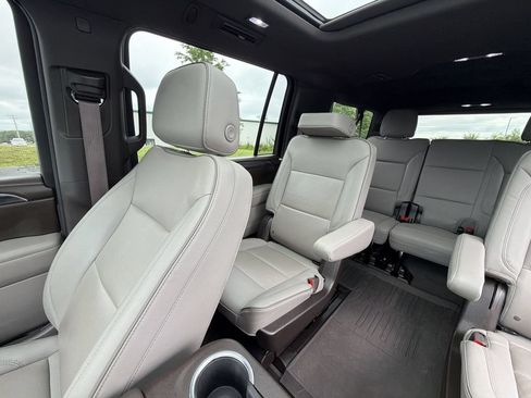 Used 2023 GMC Yukon XL SLT w/ SLT Premium Package AWD/4WD image 12