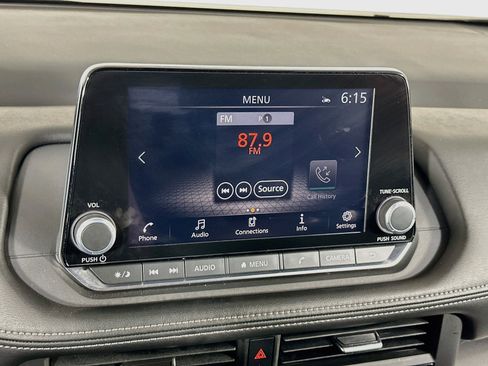 Used 2025 Nissan Rogue SV FWD image 19