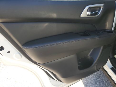 Certified 2020 Nissan Pathfinder S image 19