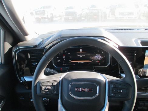 New 2026 GMC Sierra 1500 SLE w/ X31 Off-Road Package image 18