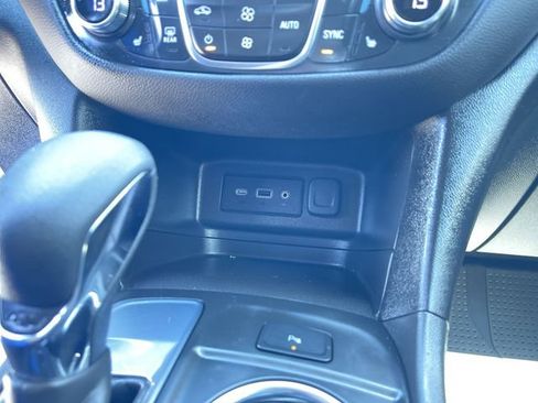 Certified 2023 Chevrolet Equinox LT FWD image 24
