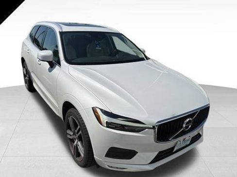 Used 2021 Volvo XC60 T5 Momentum w/ Climate Package FWD image 1