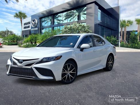 Used 2024 Toyota Camry SE FWD image 1