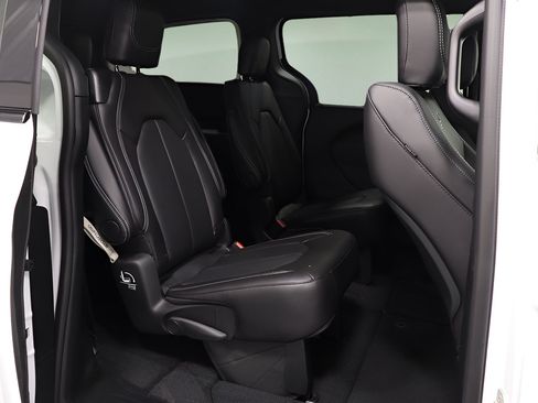New 2026 Chrysler Pacifica Select w/ S Appearance Package FWD image 16