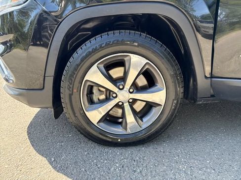 Used 2019 Jeep Cherokee Limited AWD/4WD image 27
