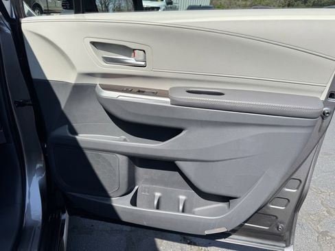 Used 2024 Toyota Sienna XLE image 26