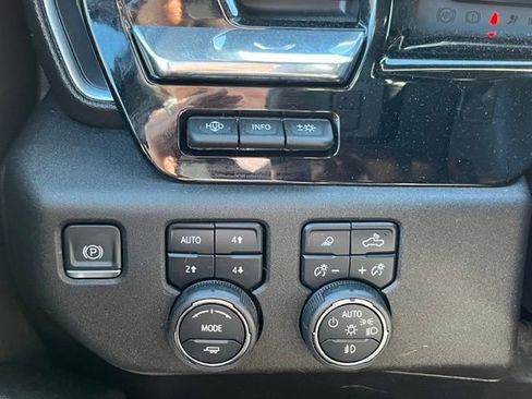 Used 2024 Chevrolet Silverado 1500 High Country w/ Technology Package image 32