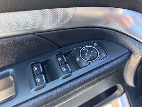 Used 2018 Ford Explorer XLT w/ Equipment Group 202A AWD/4WD image 13
