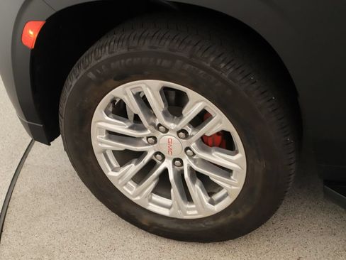 Used 2022 GMC Yukon SLE w/ Gmc Pro Safety Plus Package RWD image 33