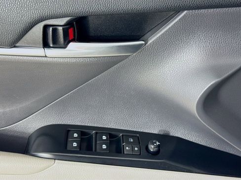 Used 2020 Toyota Camry LE FWD image 21