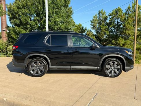 Used 2025 Honda Pilot Sport image 7