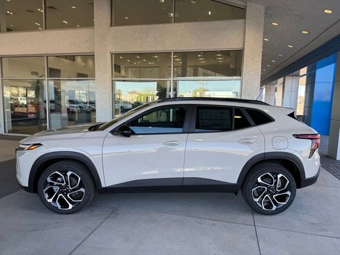New 2026 Chevrolet Trax RS w/ Sunroof Package FWD image 10