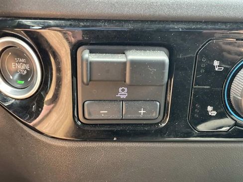 Used 2025 Chevrolet Silverado 1500 LT AWD/4WD image 20
