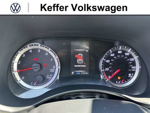 Used 2022 Toyota Highlander LE FWD image 19