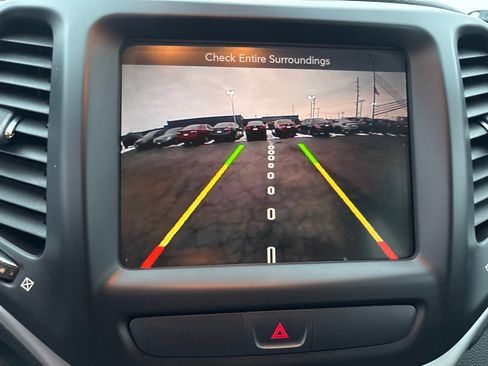 Used 2016 Jeep Cherokee Trailhawk w/ Comfort/Convenience Group image 33