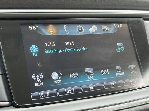 Used 2018 Buick Enclave Essence AWD/4WD image 20