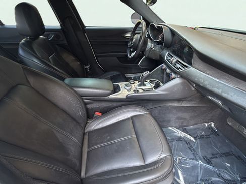 Used 2022 Alfa Romeo Giulia Ti RWD image 17