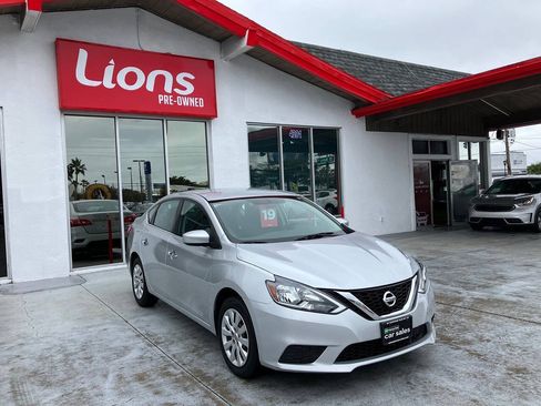 Used 2019 Nissan Sentra S FWD image 2