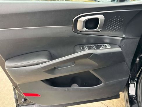 Used 2025 Kia Sorento LX image 25